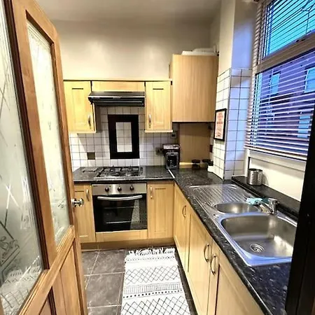 Cosy House بيت للعطل ليدز